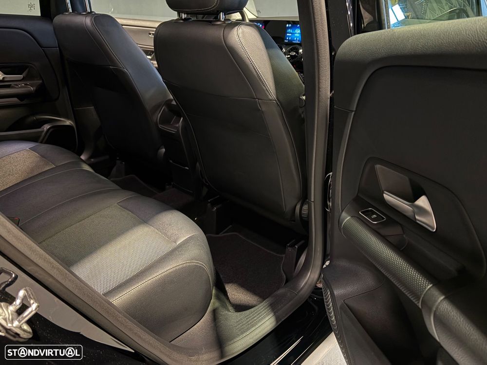 Mercedes-Benz GLA 180 7G-DCT - 24