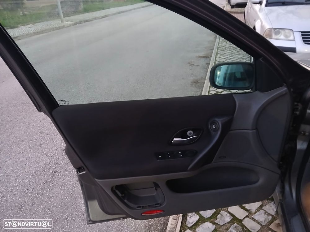 Renault Laguna Break 1.9 dCi Dynamique - 4