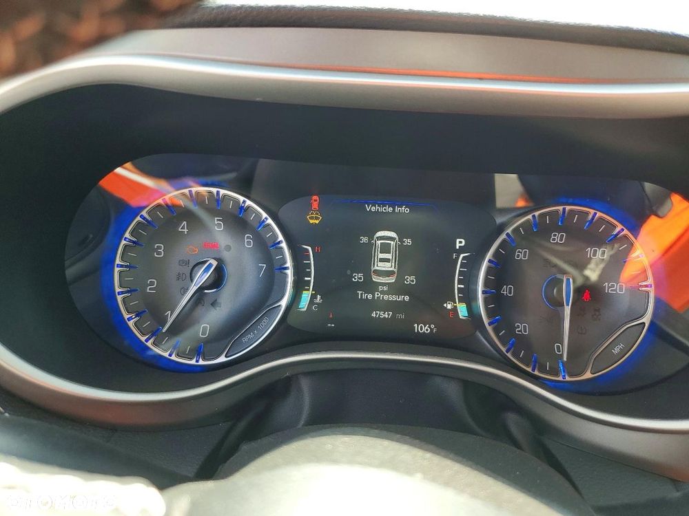Chrysler Pacifica - 12