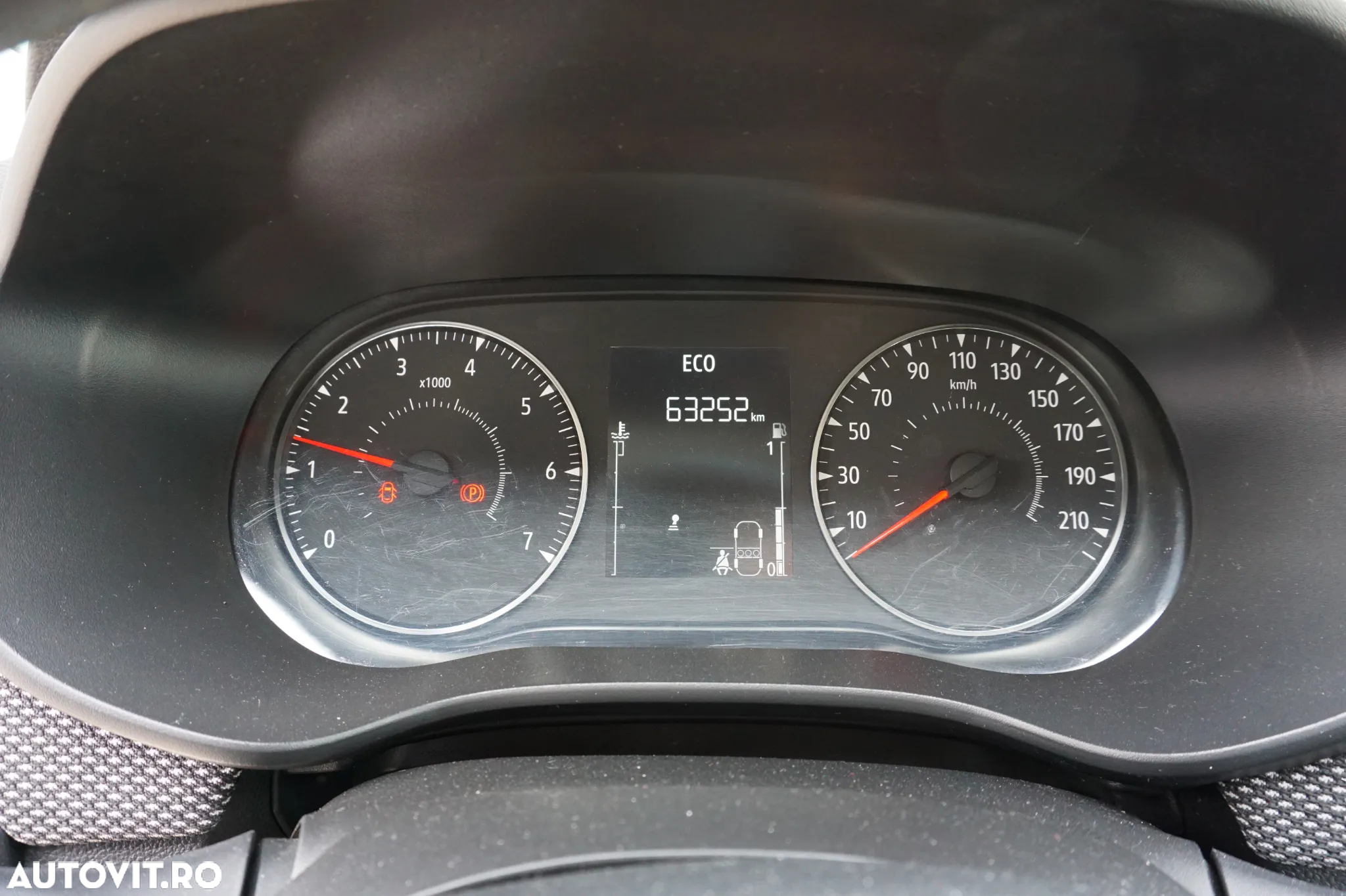 Dacia Sandero TCe 90 Essential - 11