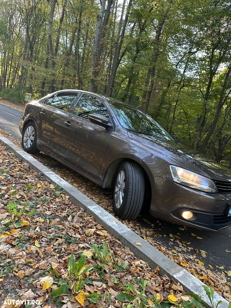 Volkswagen Jetta - 2