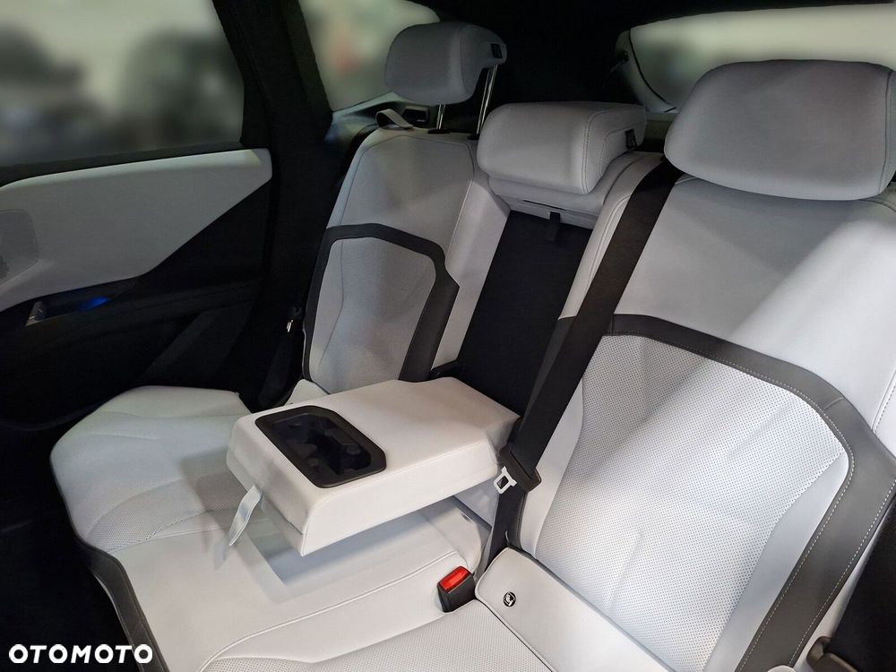BMW iX3 - 18