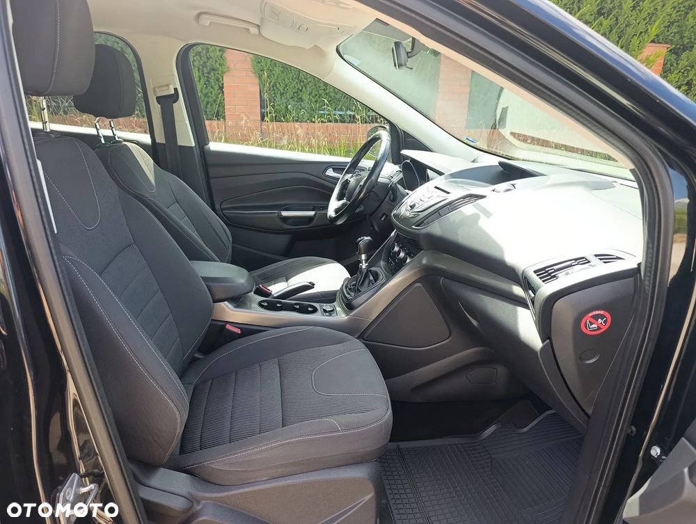 Ford Kuga 2.0 TDCi 2x4 Titanium - 20