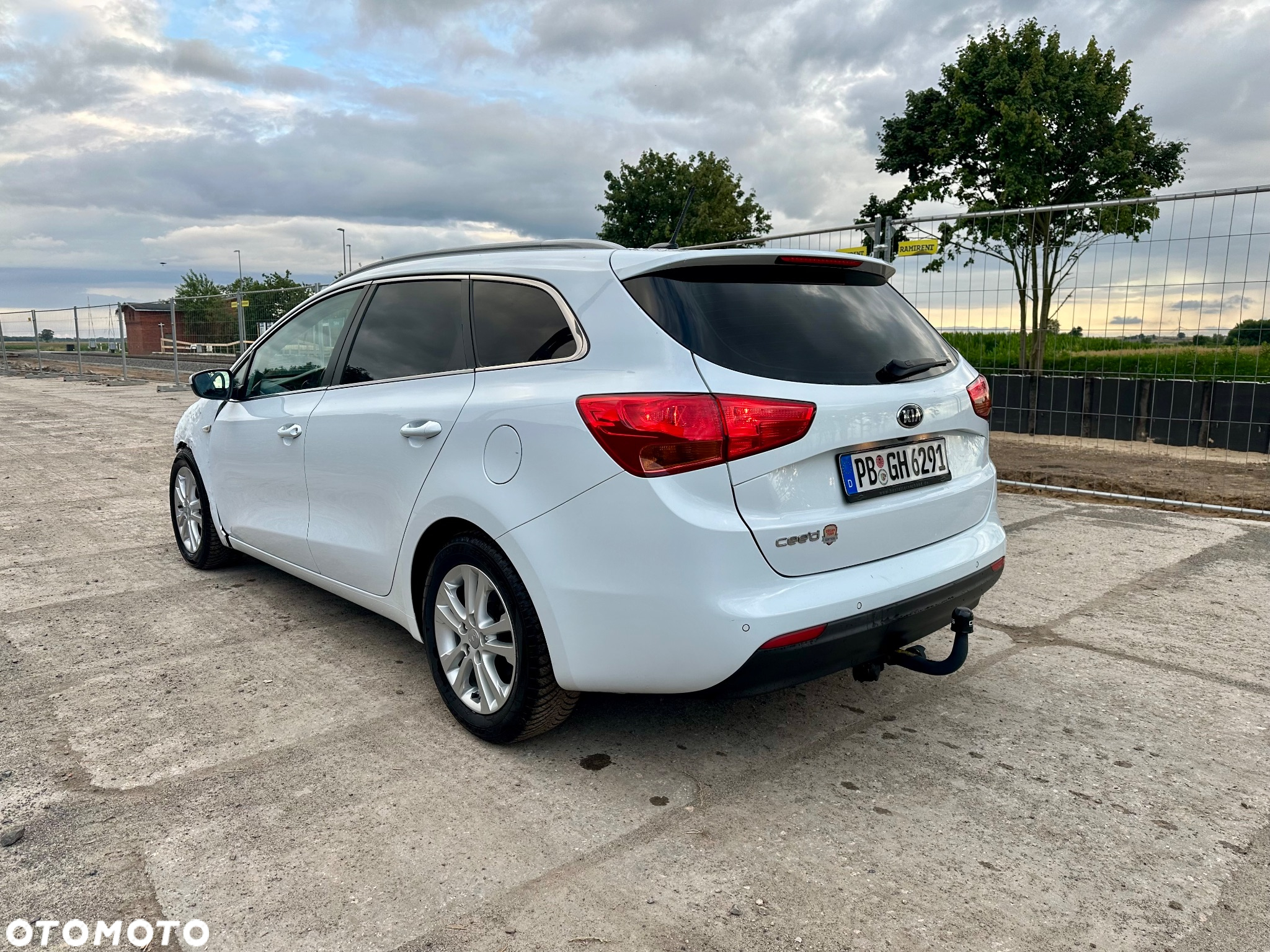 Kia Ceed 1.6 GDI ISG SW Platinum Edition - 4