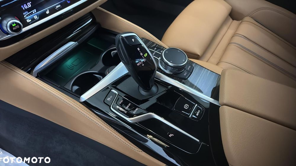 BMW Seria 5 530i xDrive mHEV M Sport sport - 16