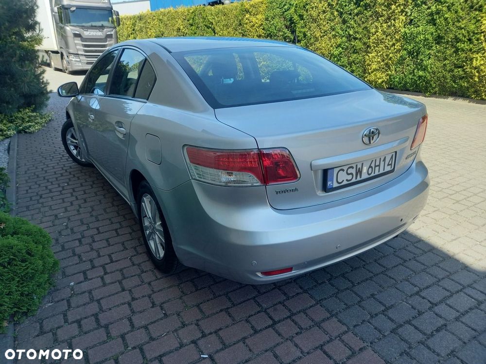 Toyota Avensis 1.8 Premium - 9