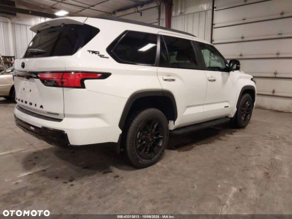 Toyota Sequoia - 6