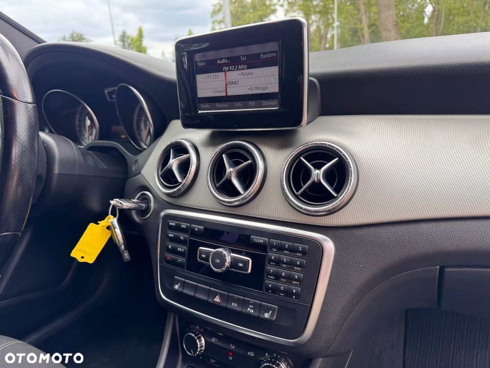 Mercedes-Benz CLA 200 AMG Line - 36