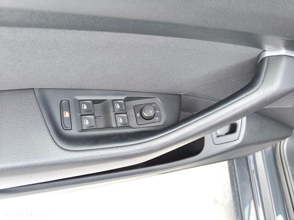 Volkswagen Passat 2.0 TDI SCR DSG Comfortline - 17