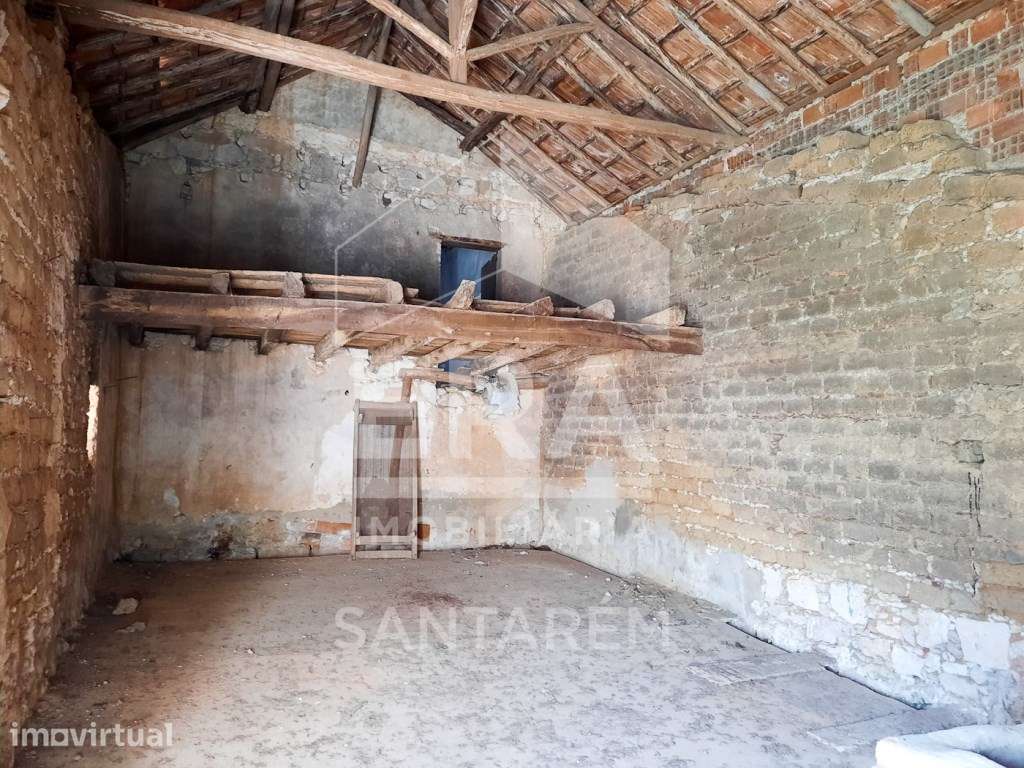 Moradia T2 com Adega para Reconstruir - Grande imagem: 2/12