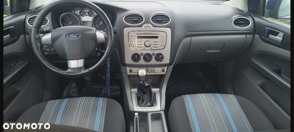 Ford Focus 1.6 Ambiente - 2