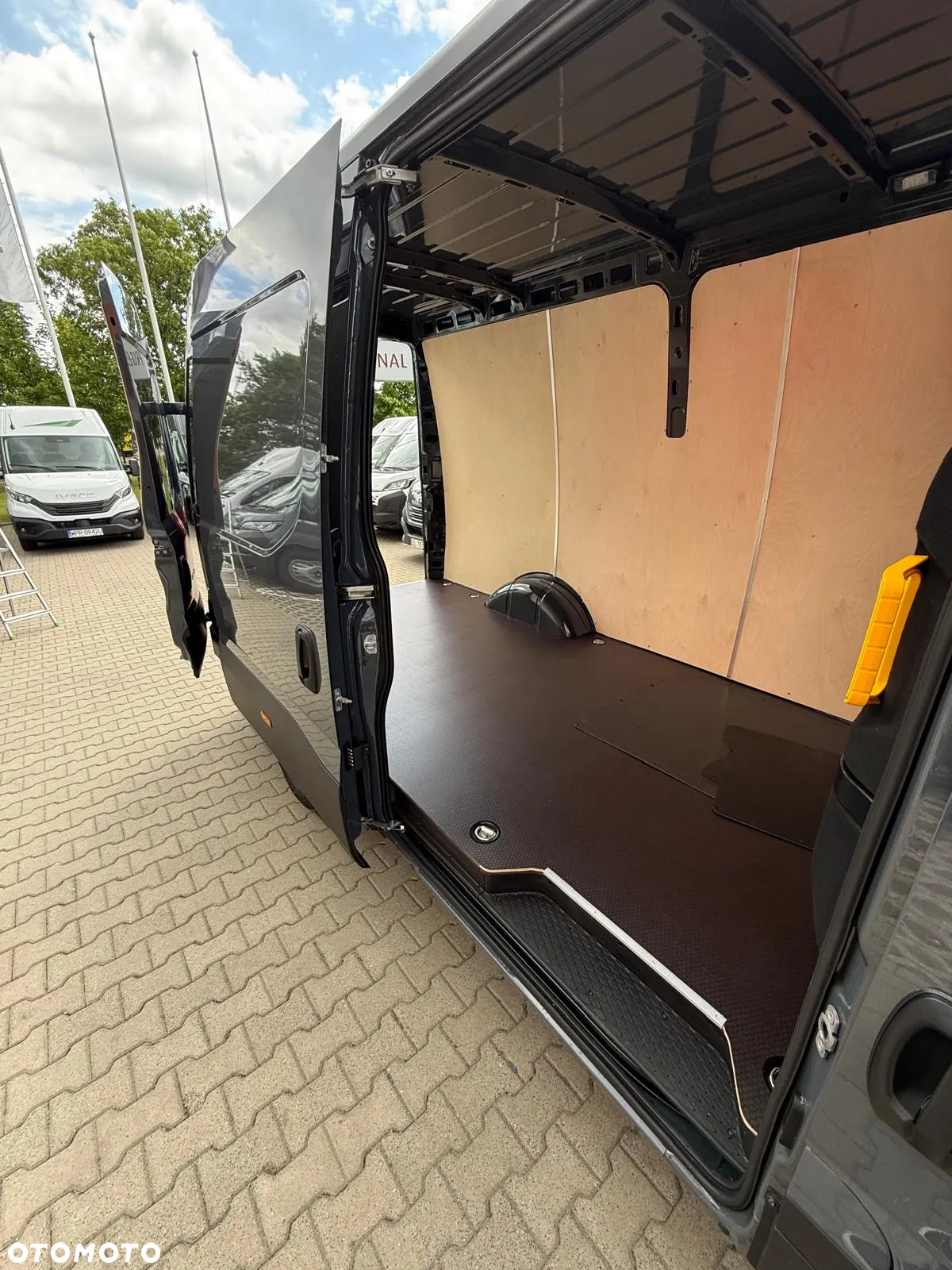Iveco DAILY 35S18A8HV 12M3 AUTOMAT OKAZJA OD RĘKI - 14