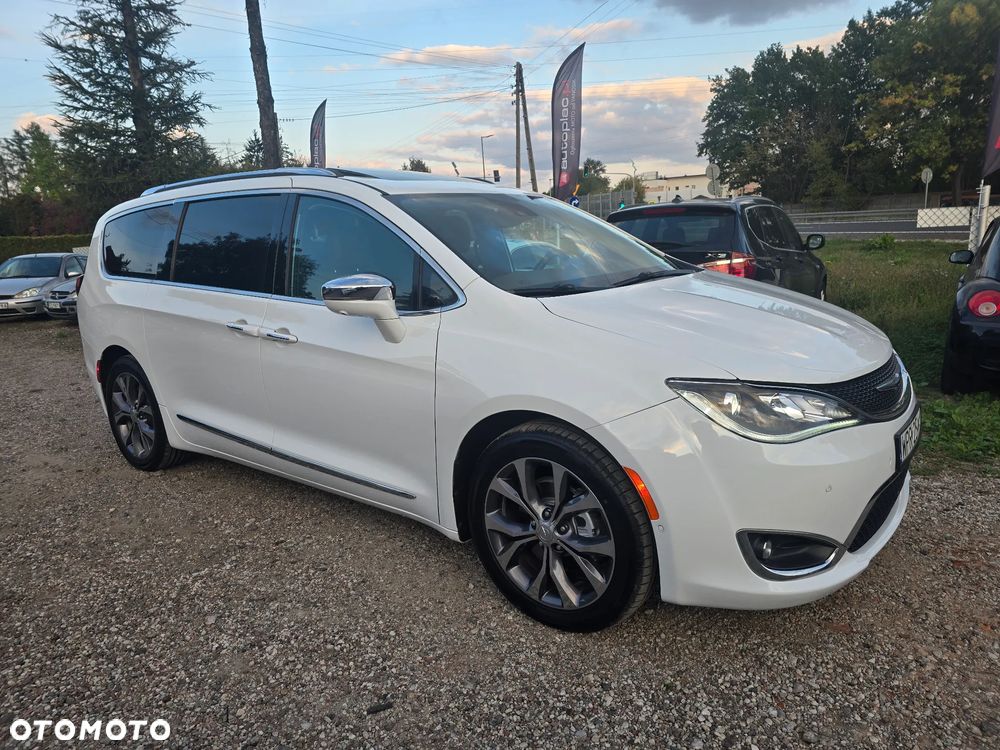 Chrysler Pacifica - 11