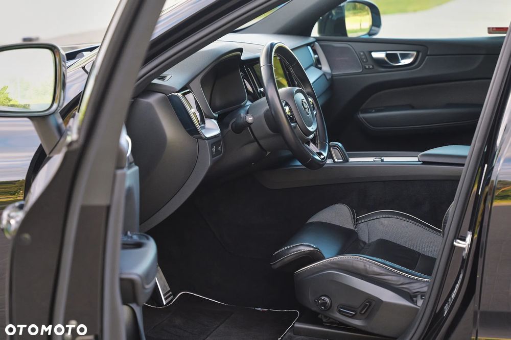 Volvo XC 60 B5 D AWD R-Design - 14