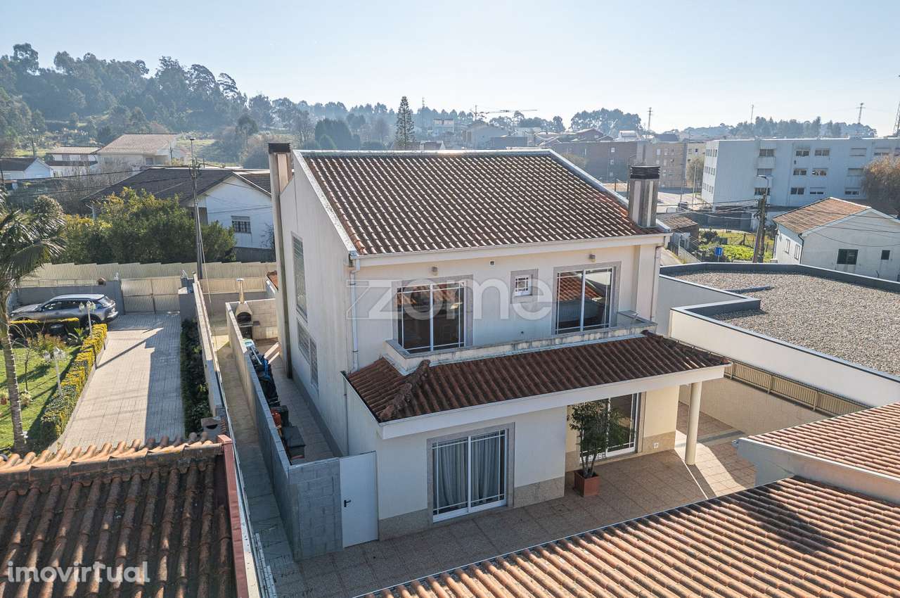 Moradia T4 com 450 m² de terreno próximo à praia de Canidelo - Grande imagem: 3/42