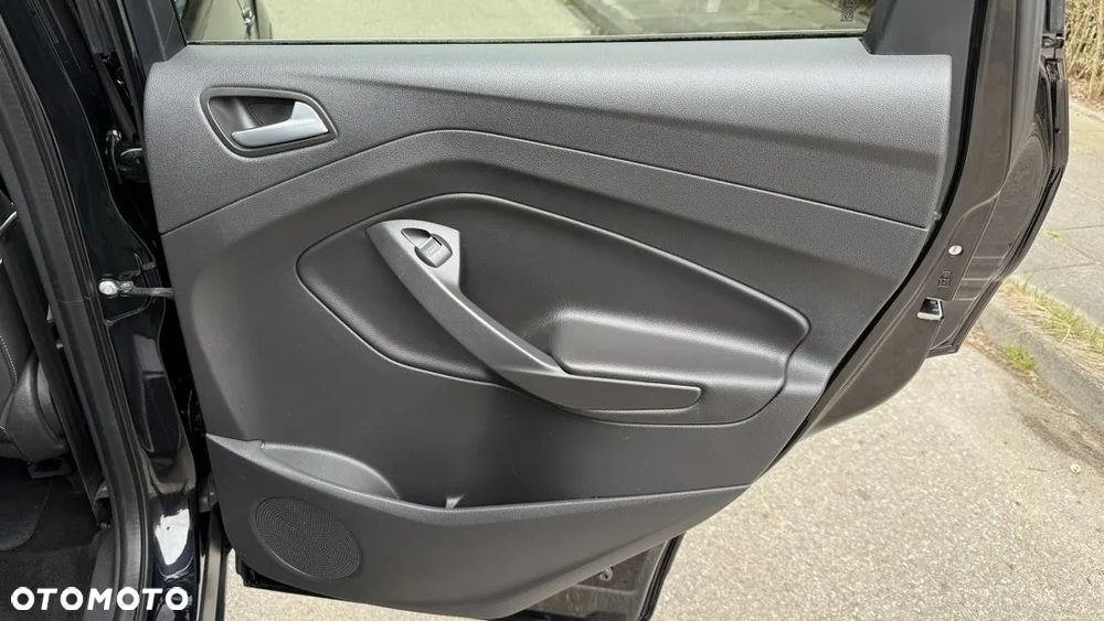 Ford Kuga 2.0 TDCi 2x4 Titanium - 36