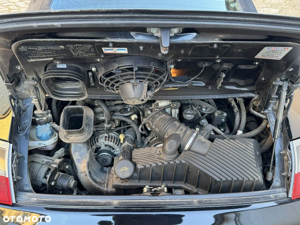 Porsche 911 Carrera 4 Cabrio - 27