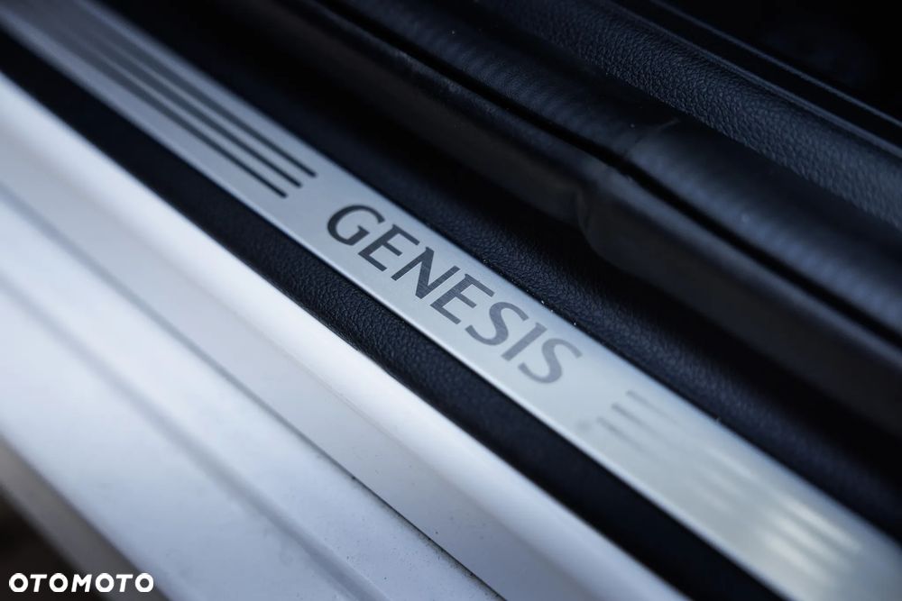Genesis G70 2.0T Plus AWD 8AT Sport - 33