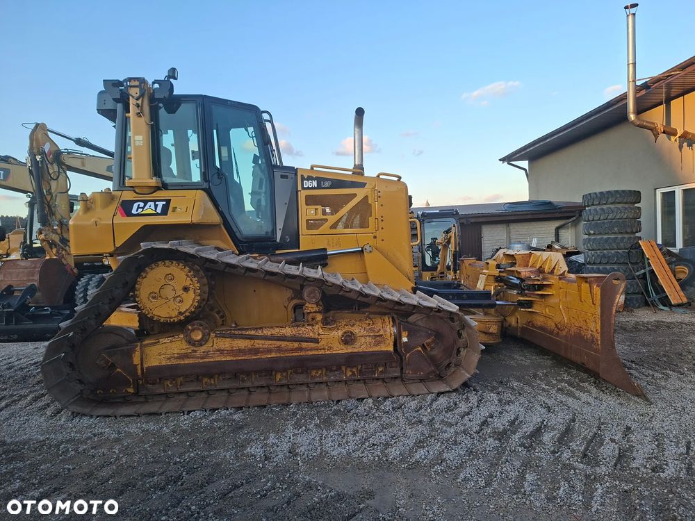 Caterpillar CAT D6N LGP - 12