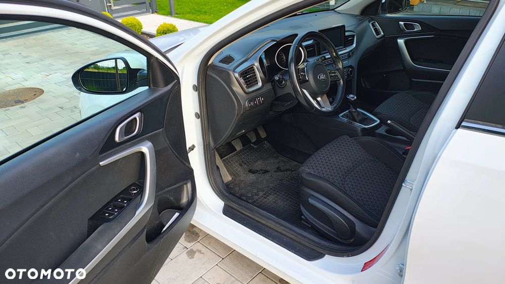 Kia Ceed 1.6 CRDi SCR M - 8