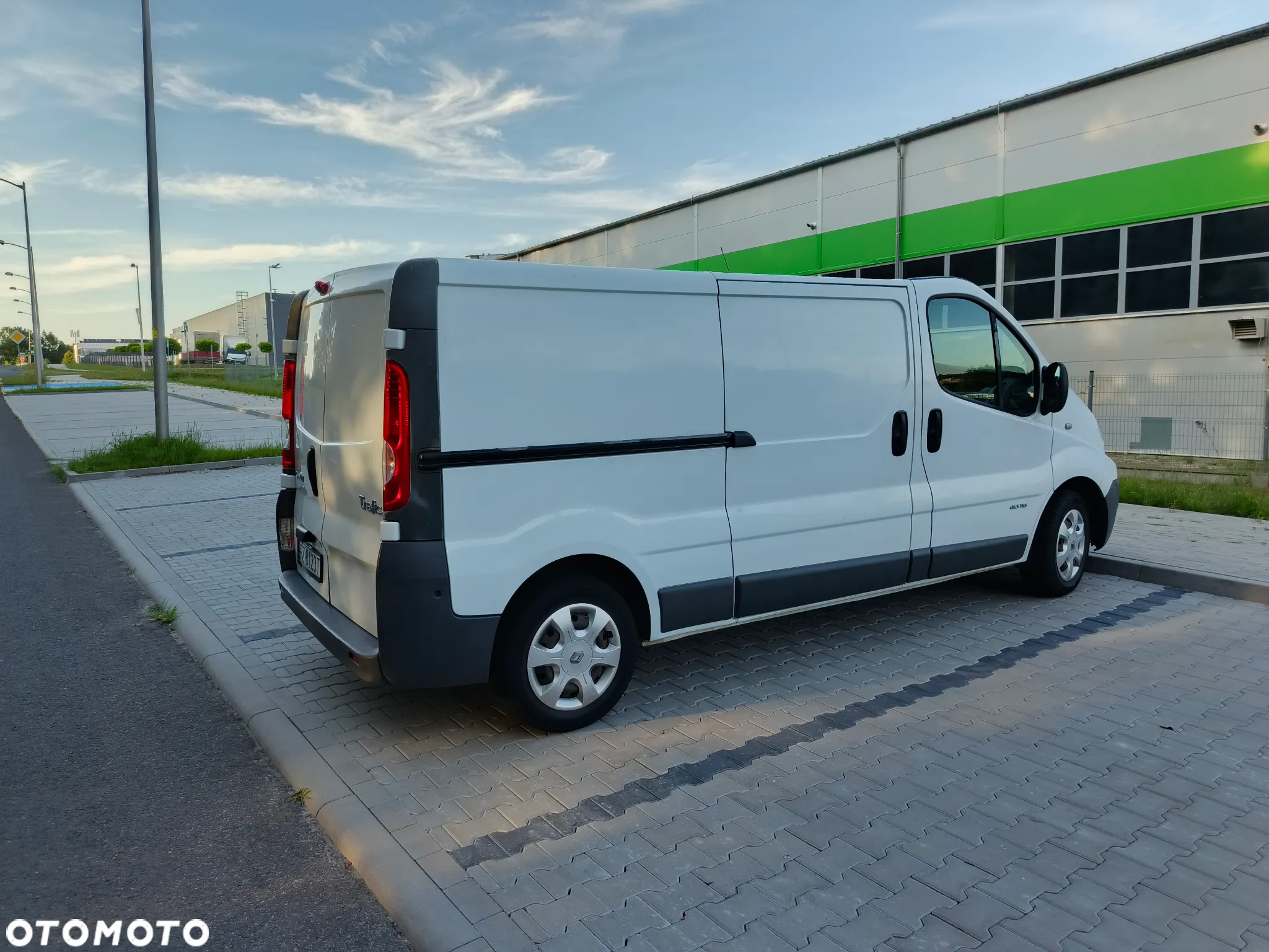 Renault TRAFIC - 2