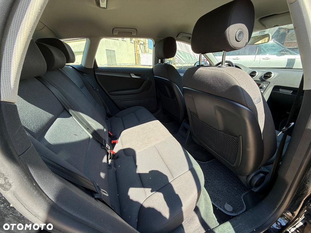 Audi A3 Sportback 1.6 TDI DPF Ambiente S tronic - 12