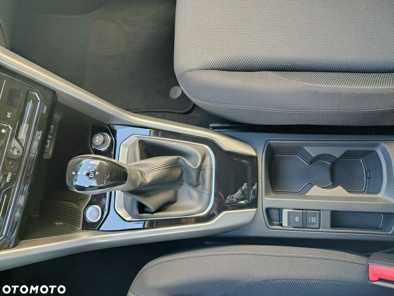 Volkswagen T-Roc - 17