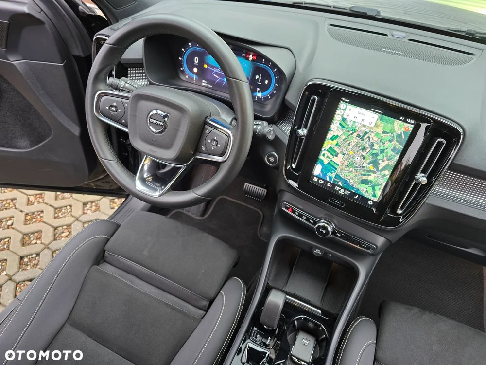 Volvo XC 40 B3 B DKG Plus Black Edition - 34