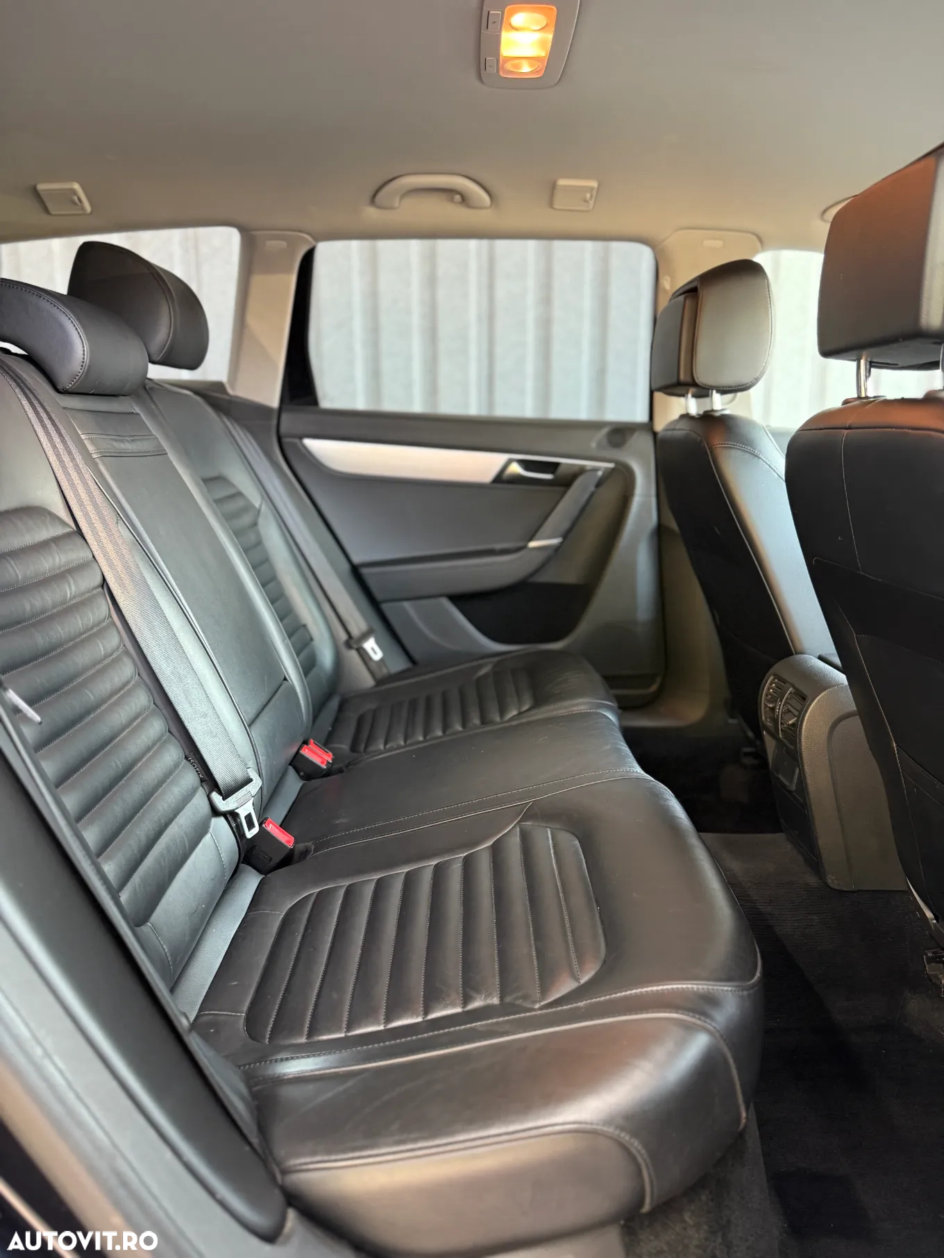 Volkswagen Passat Variant 2.0 TDI BlueMotion Technology Business Edition - 22