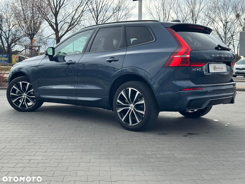 Volvo XC 60 B5 D AWD Plus Dark - 3