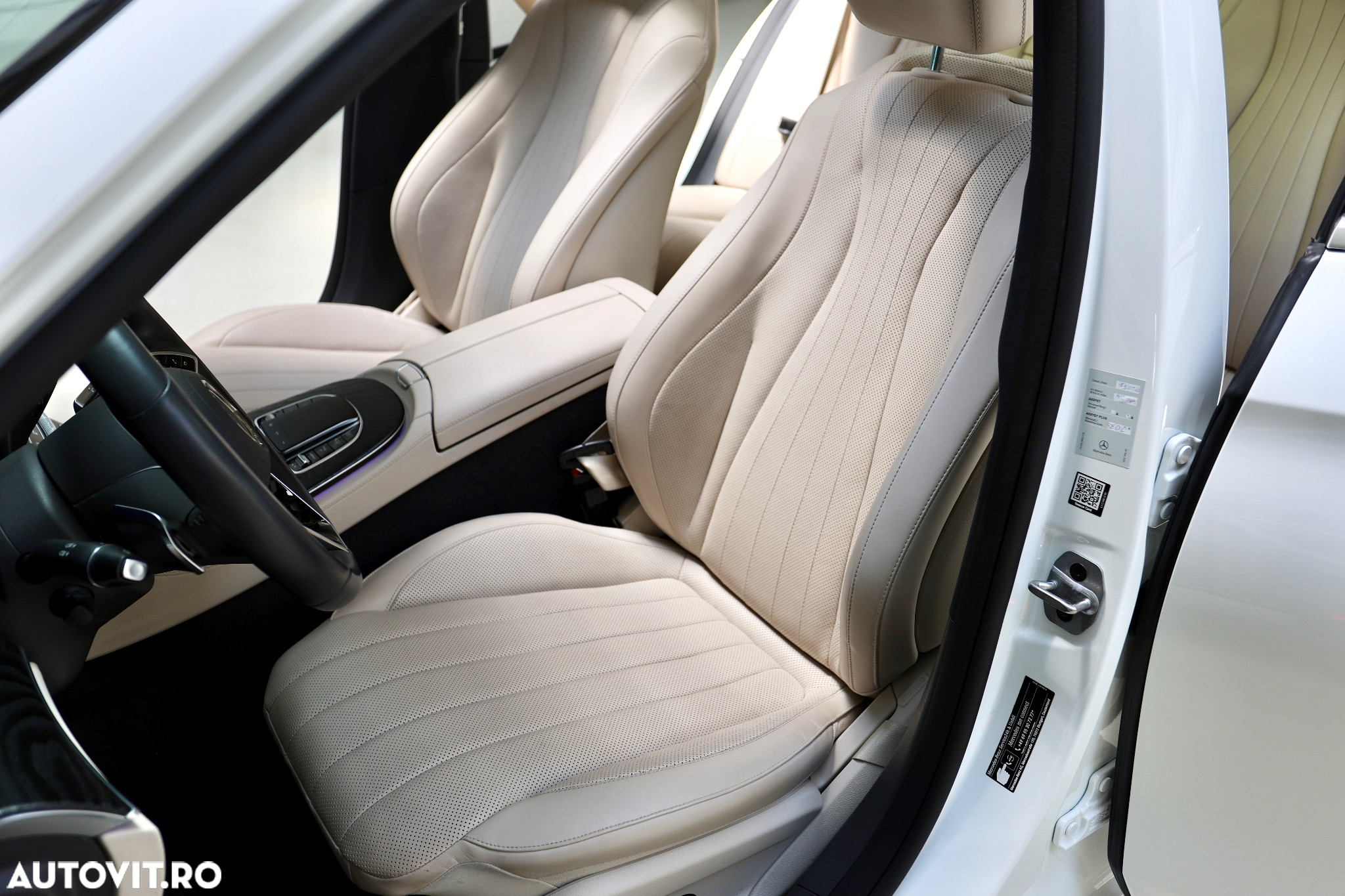 Mercedes-Benz E 300 d 4Matic 9G-TRONIC Exclusive - 9