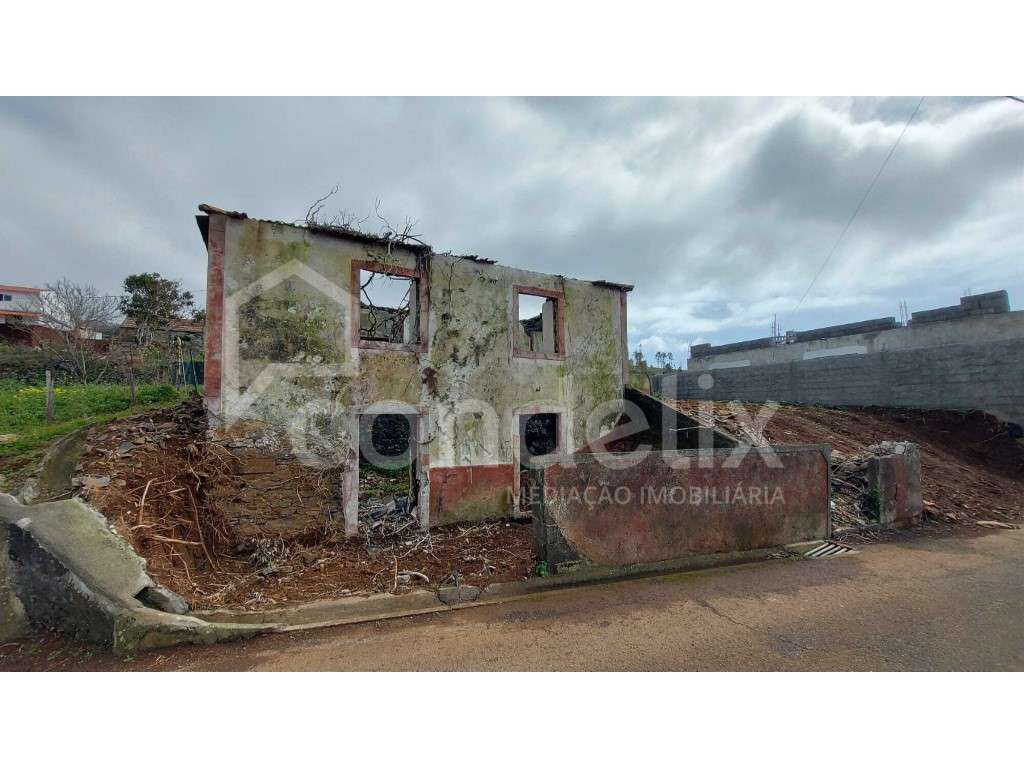 Propriedade para Recuperar com Vista Mar na Ponta do Pargo - Grande imagem: 3/17