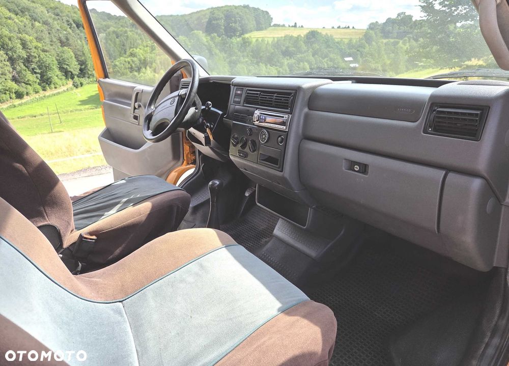 Volkswagen Caravelle - 5