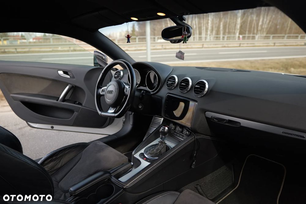 Audi TT S Coupé tronic - 26