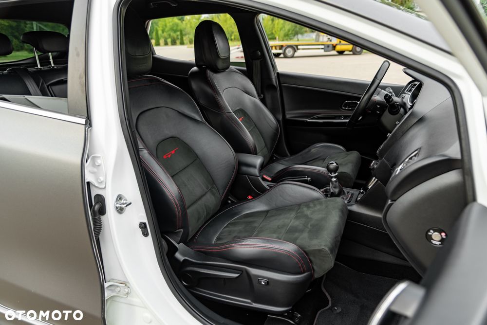 Kia Ceed 1.6 T-GDI GT - 26
