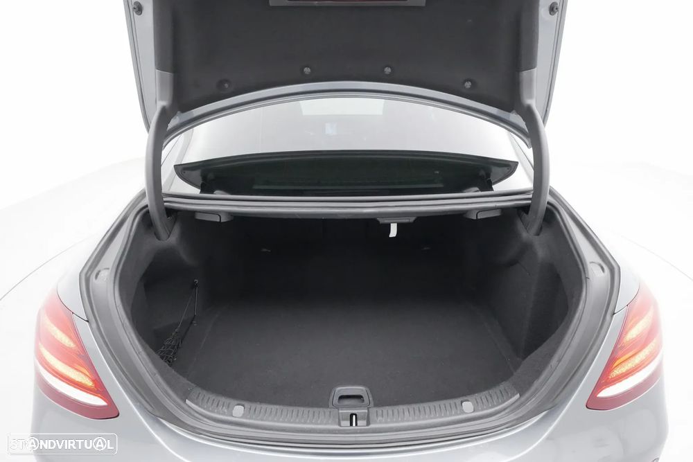 Mercedes-Benz E 220 d AMG - 34