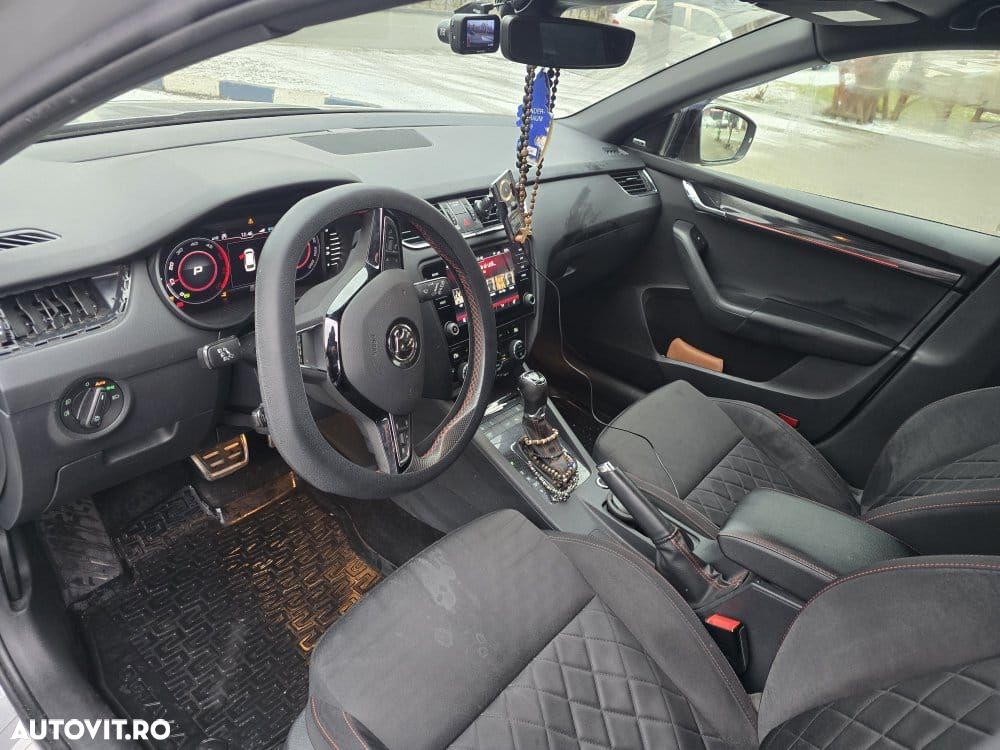 Skoda Octavia 2.0 TDI DSG 4X4 RS - 8