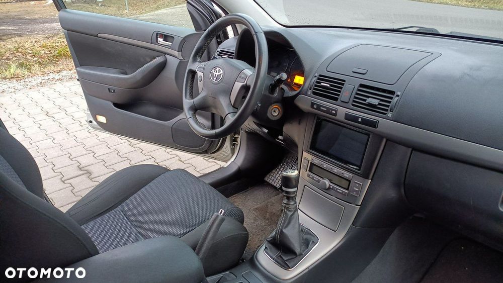 Toyota Avensis - 20