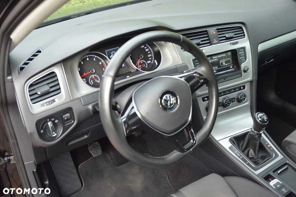 Volkswagen Golf - 10