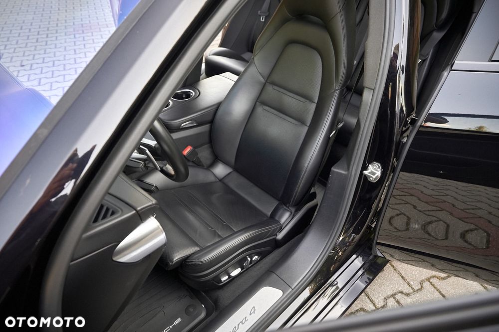Porsche Panamera - 26