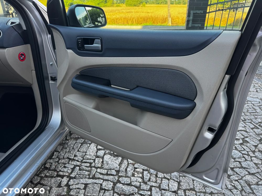Ford Focus 2.0 16V Sport - 30