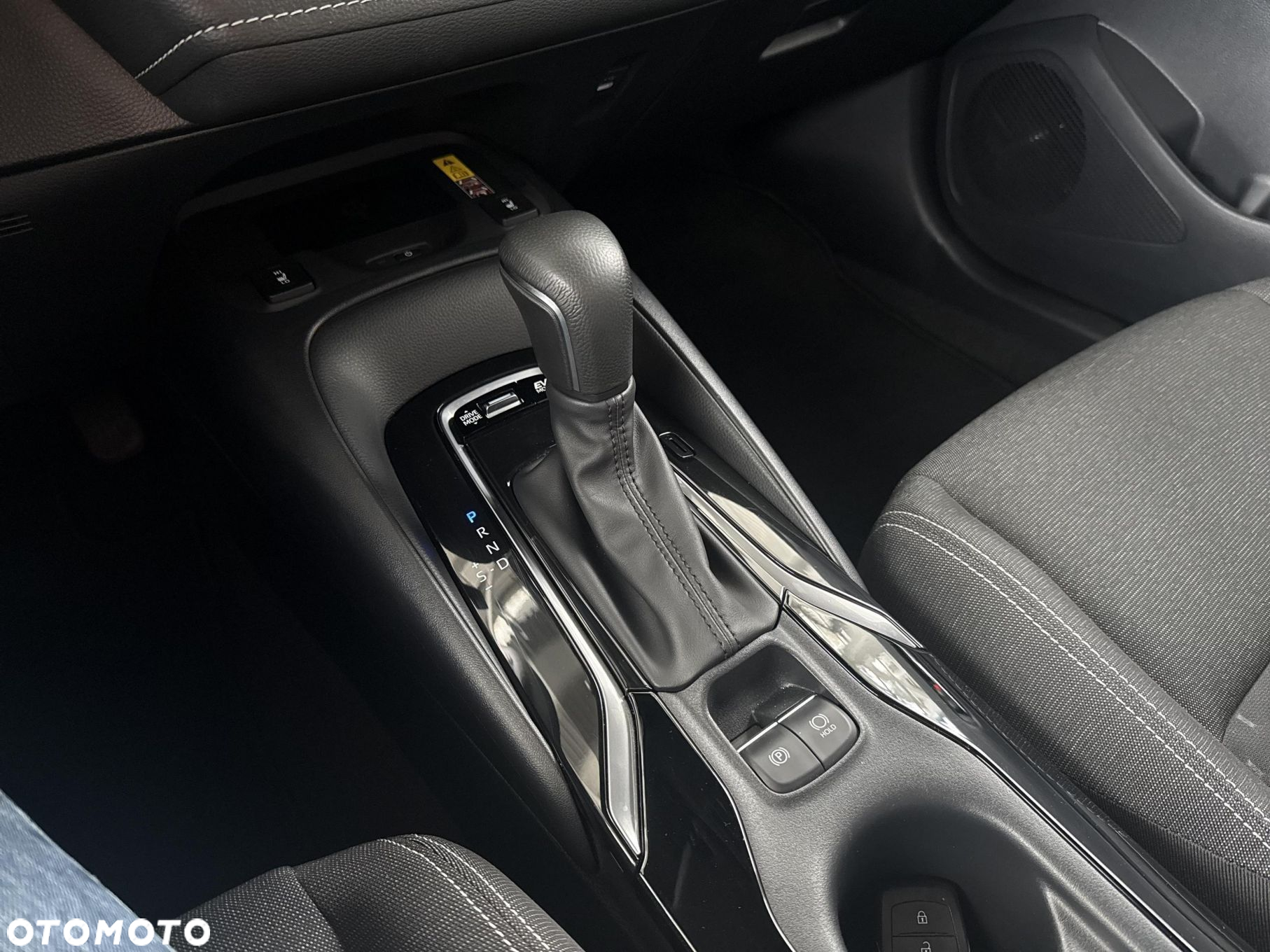 Toyota Corolla 2.0 Hybrid Comfort - 26