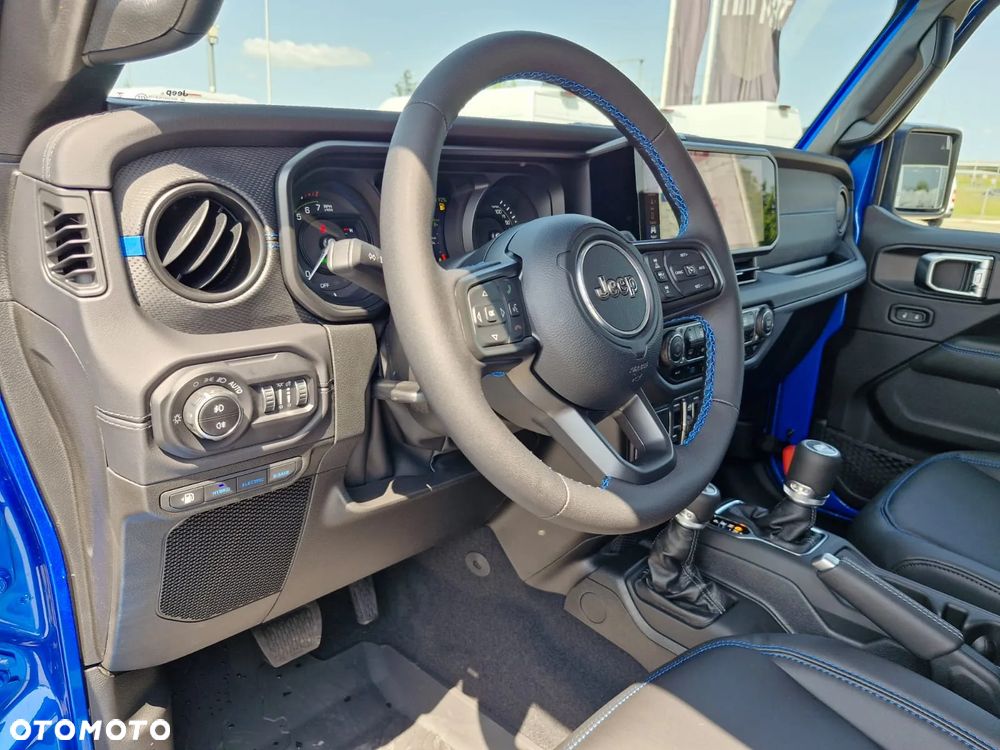 Jeep Wrangler - 8