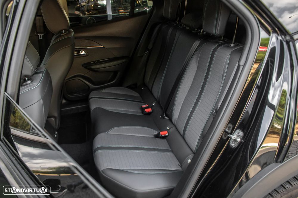 Peugeot 2008 1.5 BlueHDi Allure EAT8 - 26