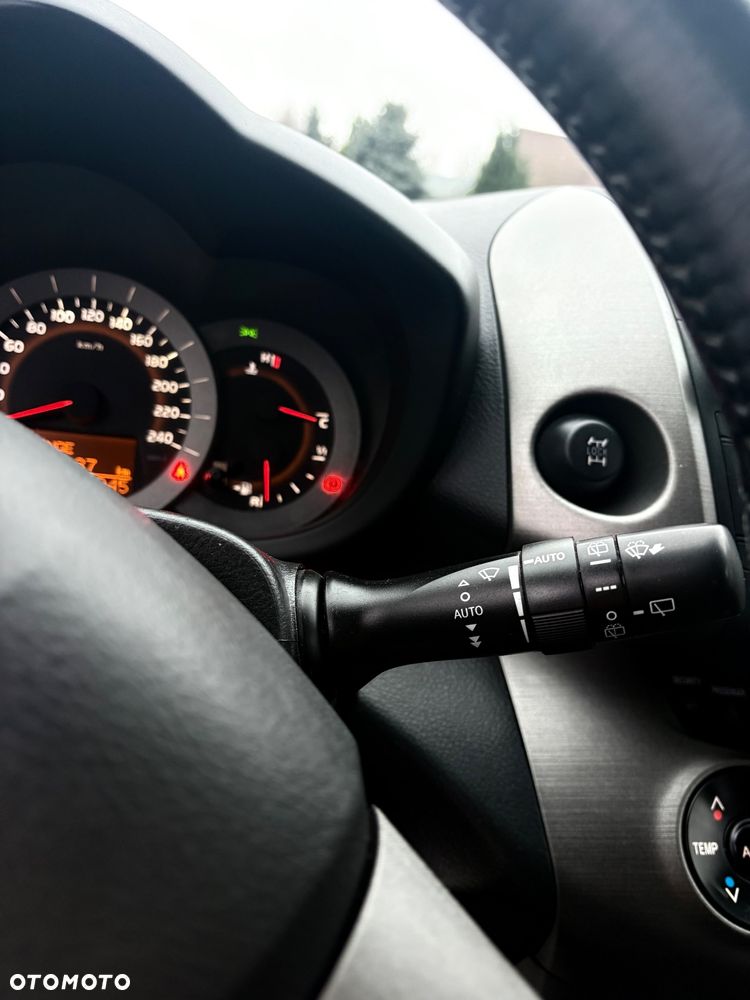 Toyota RAV4 2.2 D-4D Prestige - 37