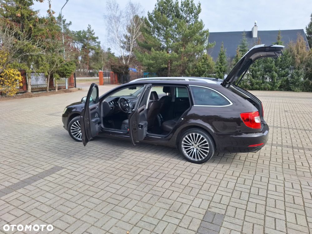 Skoda Superb 2.0 TSI L&K DSG - 32