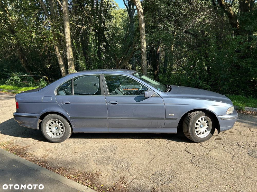 BMW Seria 5 528i - 7
