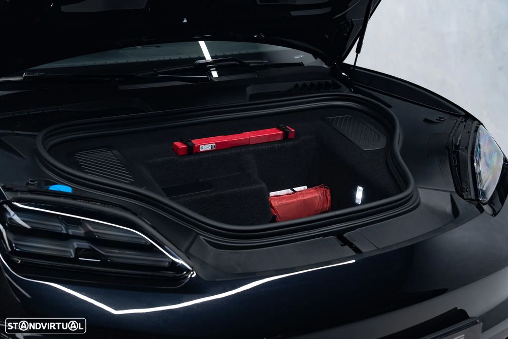 Porsche Macan Electric 4 - 6