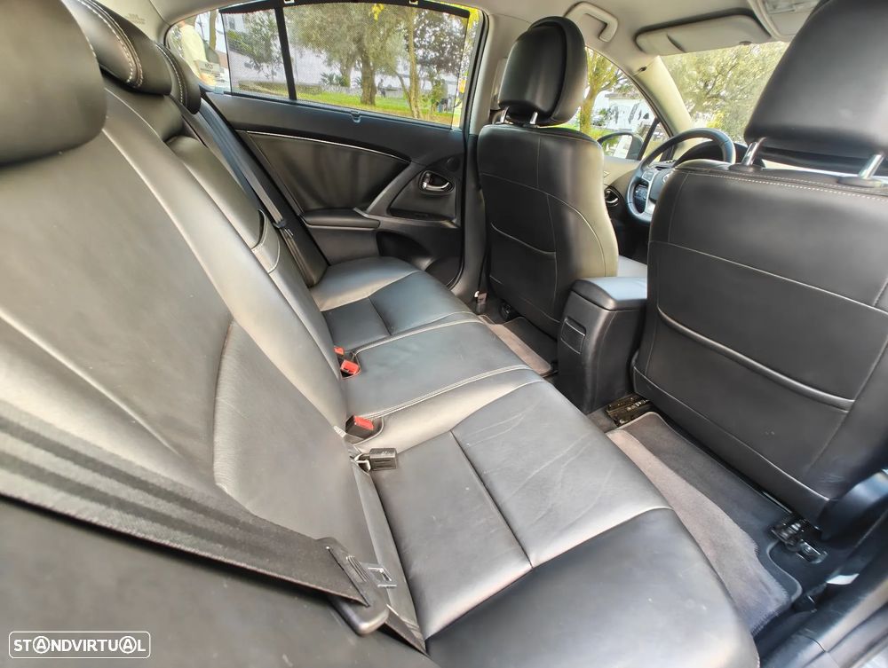 Toyota Avensis SD 2.2 D-4D Luxury +GPS+Pele - 17