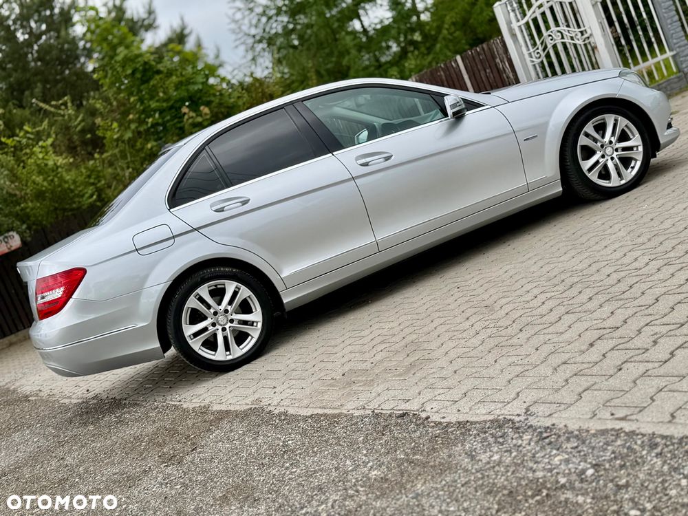Mercedes-Benz Klasa C 180 CGI Automatik BlueEFFICIENCY Avantgarde - 29